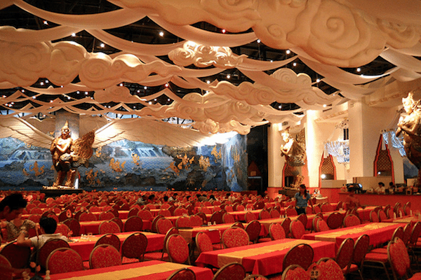 המסעדה מופע פנטזי