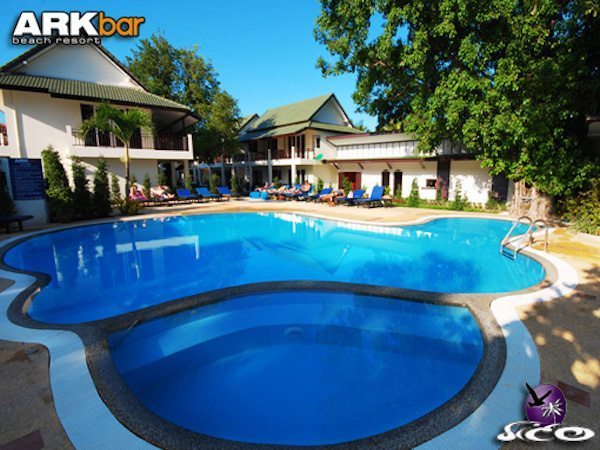 מלון ארק בר -קוסמוי – בריכת המלון