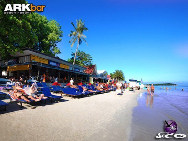 מלון ארק בר -קוסמוי – החוף  הצמוד