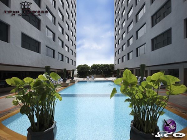מלונות בבנגקוק – טווין טאוורס  – הבריכה