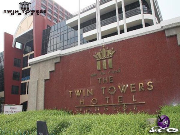 מלונות בבנגקוק – טווין טאוורס  – שלט הכניסה