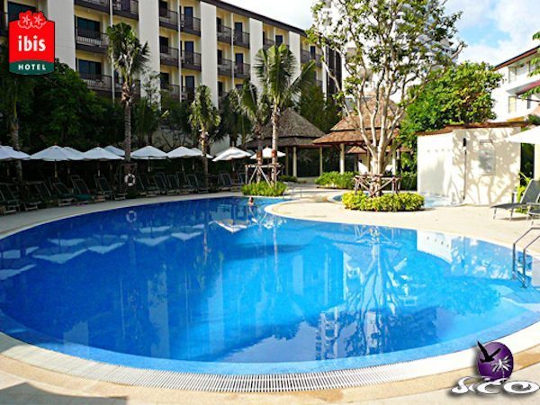 מלונות בפוקט – איביס פטונג – הבריכה