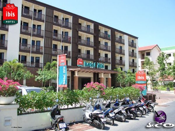 מלונות בפוקט – איביס פטונג – חניית המלון והחזית