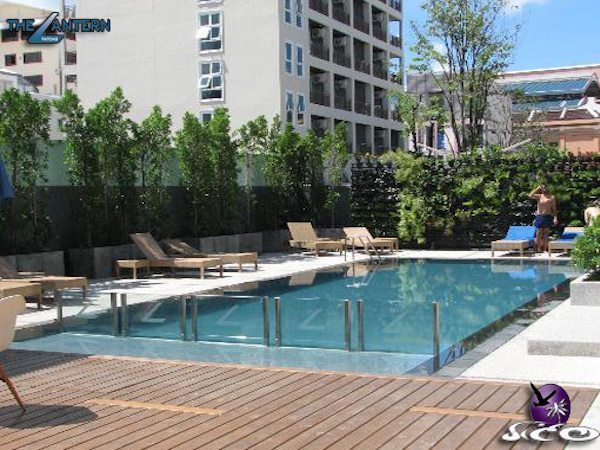 מלונות בפוקט – לנטרן – הבריכה