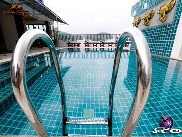 מלונות בפוקט – סן סבאי ריזורט – הכניסה לבריכה