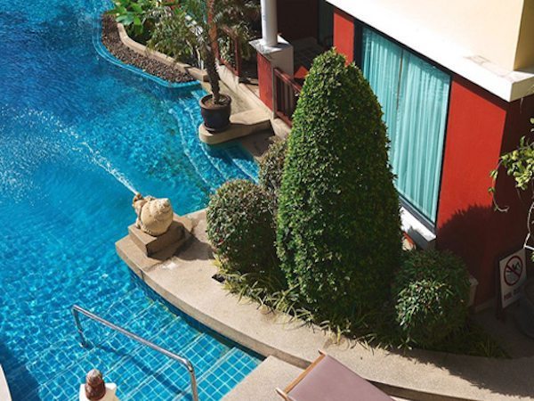 מלונות בפוקט – פטונג פרגון – הבריכה מלמעלה