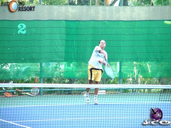 מלונות בפוקט – פטונג ריזורט – מגרש טניס