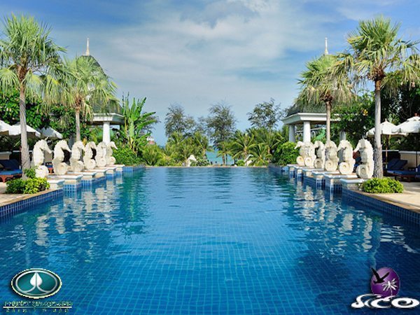 פוקט – גרייסלנד – בריכה המלון