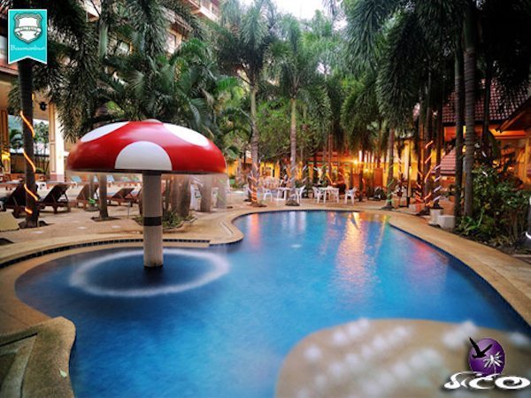 פוקט – פוקט באומנבורי – הבריכה והחדרים