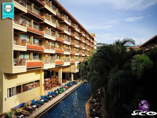 פוקט – פוקט באומנבורי – המלון והבריכה