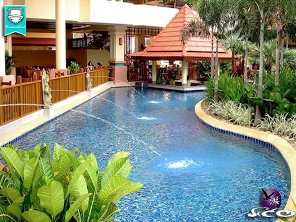 פוקט – פוקט באומנבורי – פסלי הבריכה