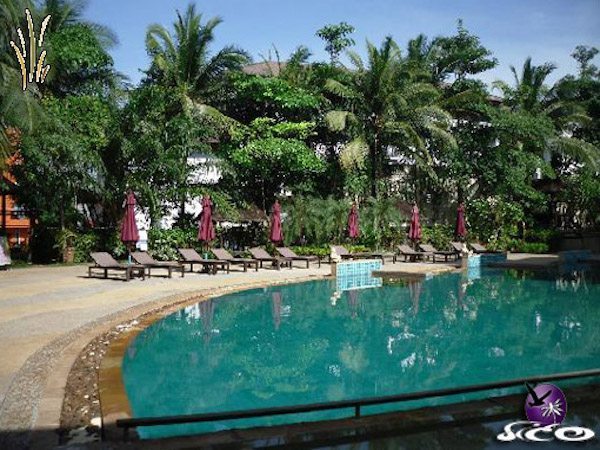 קראבי – לה פלאייה – אזור הישיבה בריכה