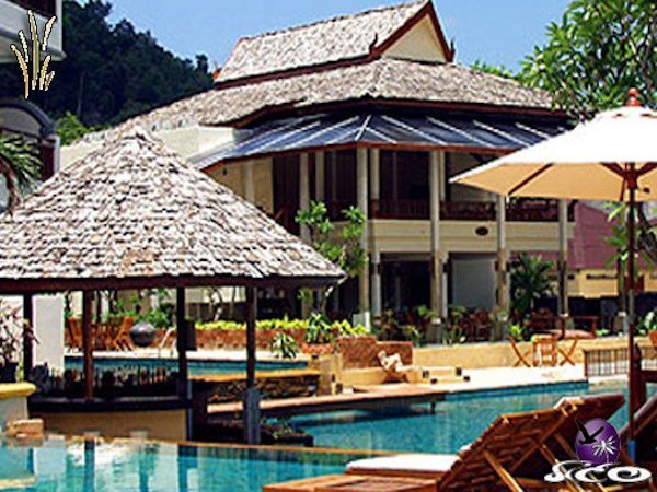 קראבי – לה פלאייה – המלון והבריכה