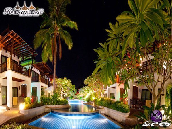 ריילי ביץ – ריילי ויליג׳ – המלון בערב