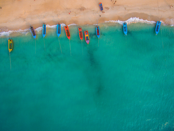 תצוגה המראה תמונה אוירית של קו החוף בקונפנגן